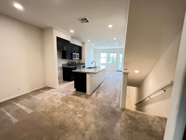 Building Photo - Wonderful 3 Bedroom 3 Bathroom Anaheim Condo in Gated Community