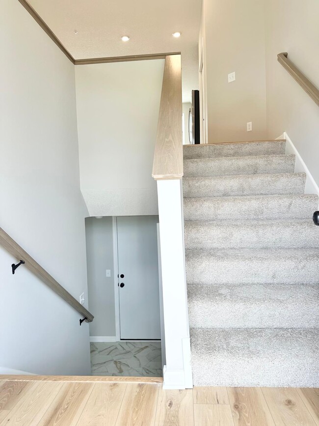 Building Photo - 13648 Pine Dr