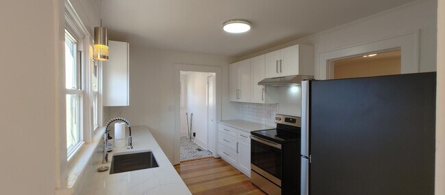 Building Photo - LEASE ONLY - 2219 Lyndon Ave.