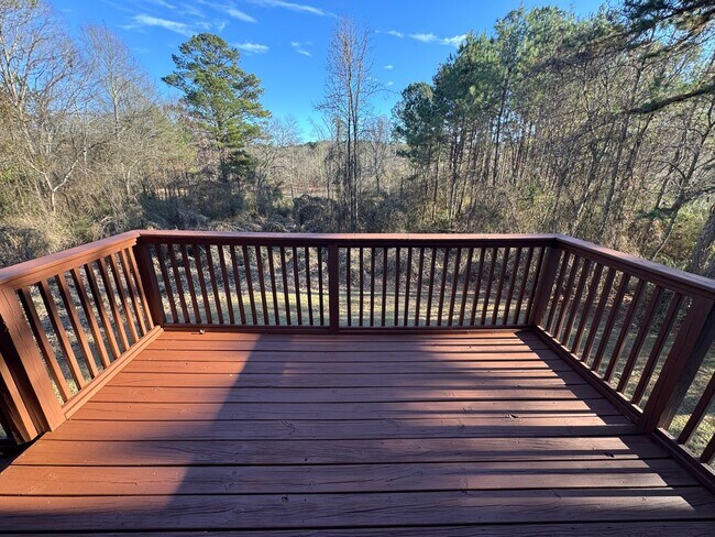 Building Photo - Nice 3/2 House in Silver Creek with bonus rooms- $1,495