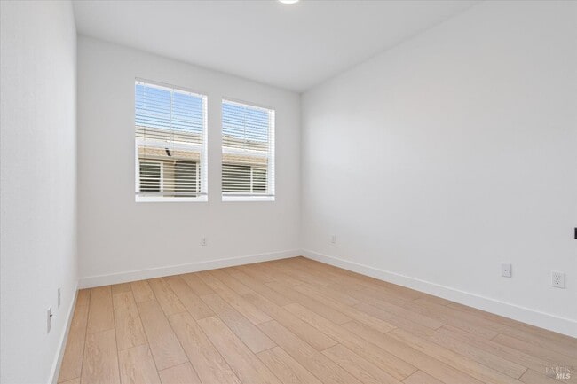 Building Photo - 219 Gambrel Cir