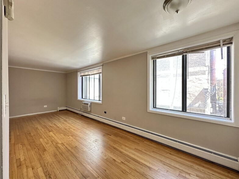 Building Photo - 1515 W Morse Ave