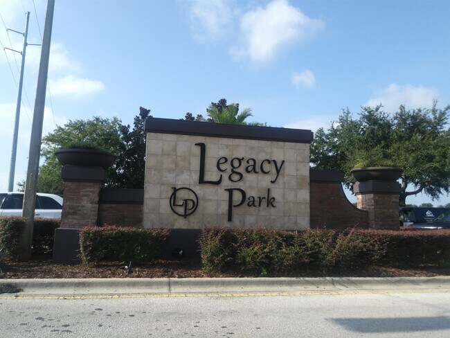 Building Photo - 1438 Chelsea Dr