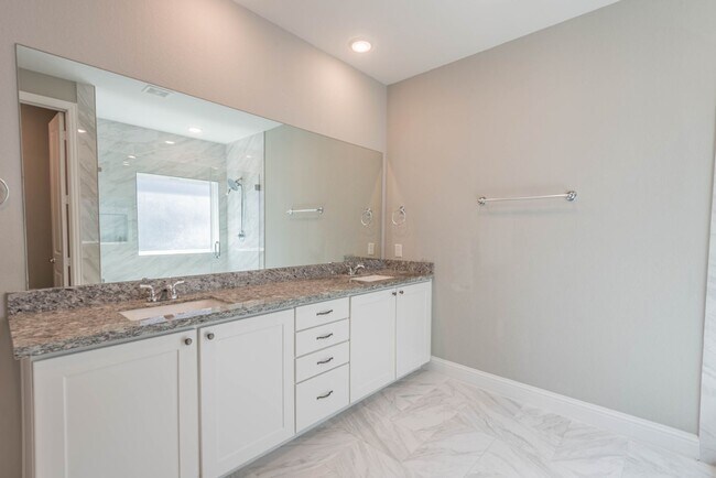 Building Photo - 5431 Camaguey St