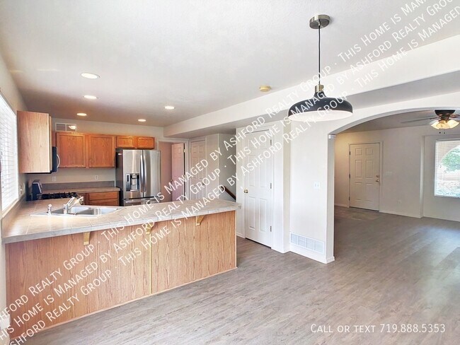 Building Photo - 3314 Castellon Dr