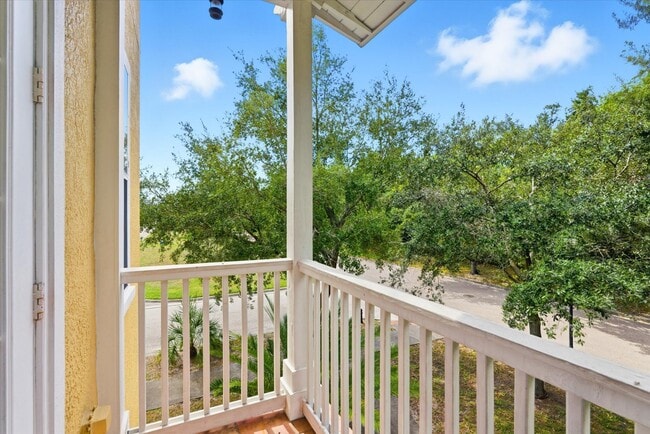 Building Photo - 964 Sombra St