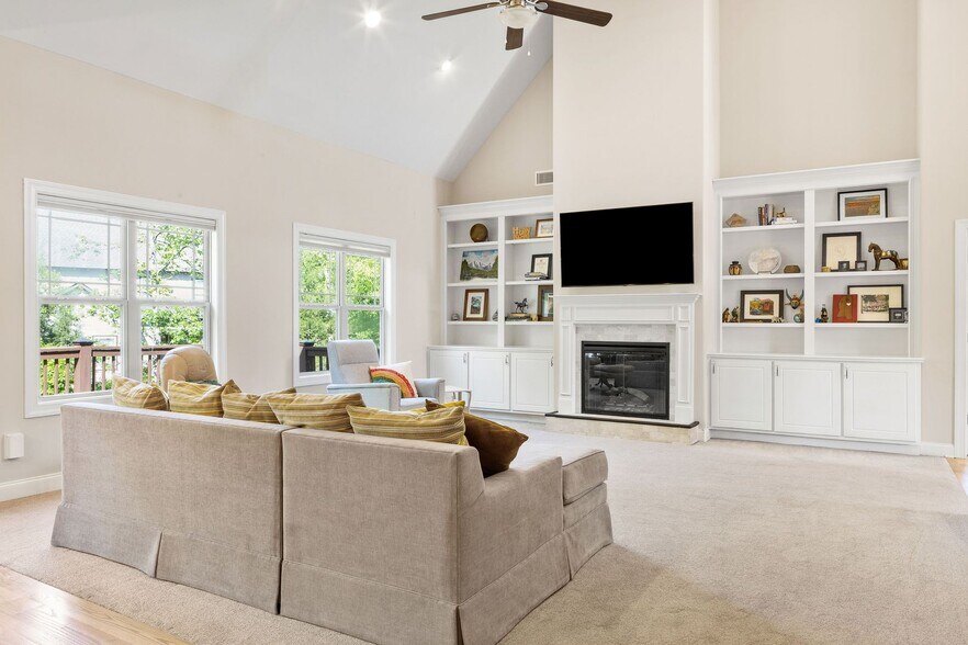 Building Photo - Spacious Home in Solamere Subdivision