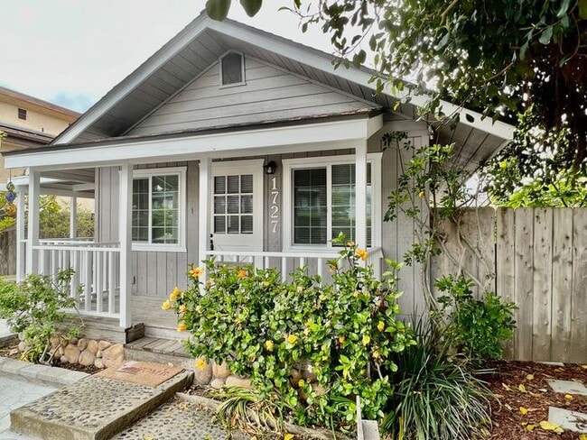 Building Photo - Beautiful, historic, Ocean Beach Cottage i...