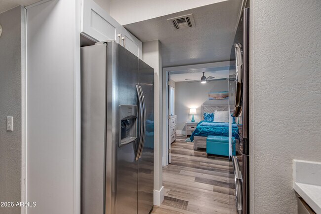 Building Photo - 4150 E Cactus Rd