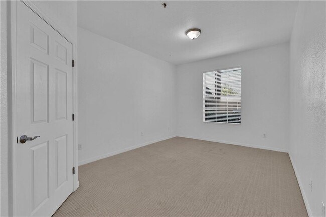 Building Photo - 8300 Portofino Dr