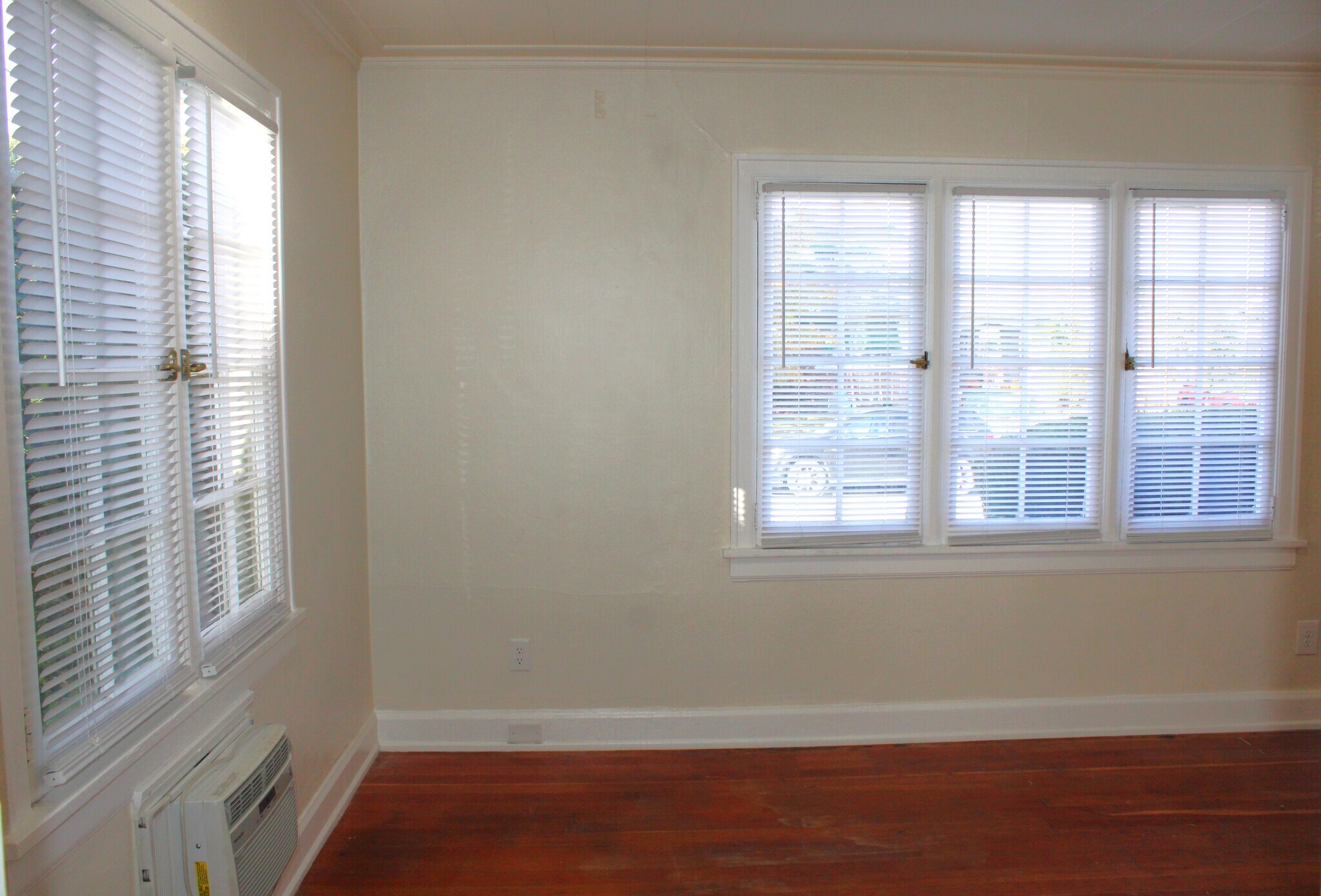 Building Photo - 535 Yakima St