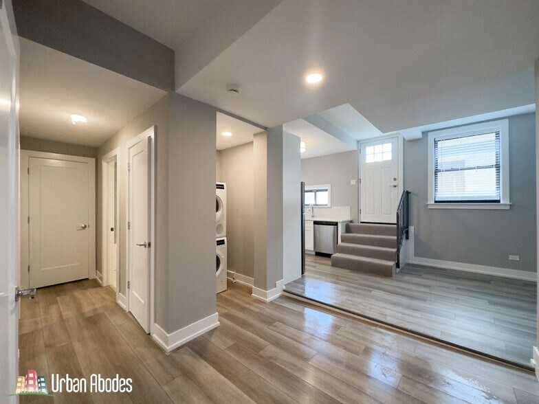 Building Photo - 3941 N Janssen Ave