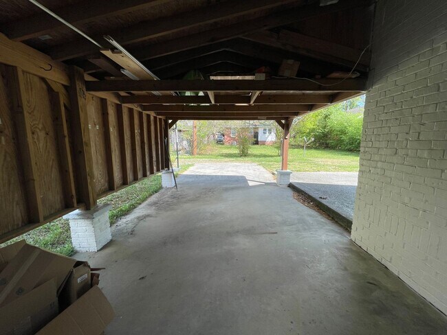 Building Photo - Large 2/1 House in Celanese- $1,495
