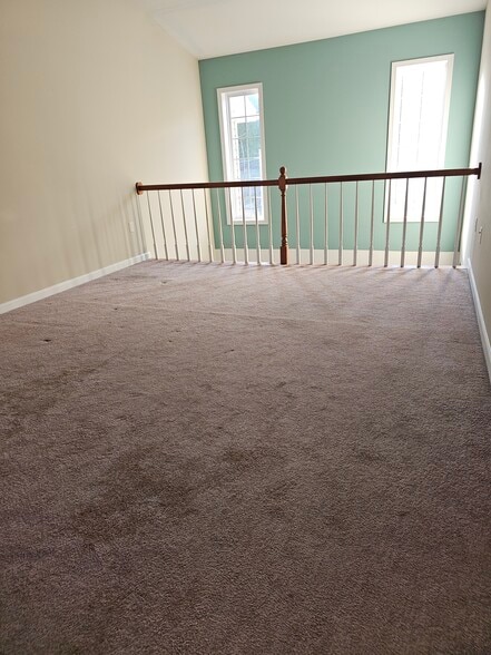 Building Photo - 404 S Keyser Ave