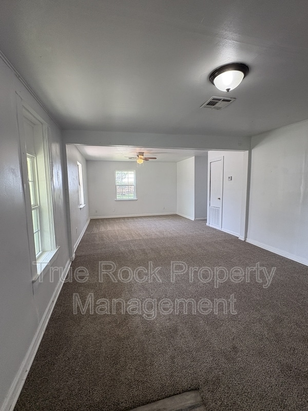 Building Photo - 730 W 8th St