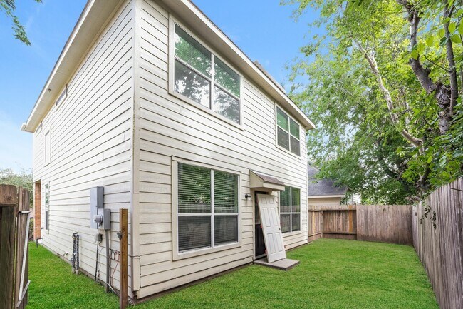 Building Photo - 5811 Santa Cecilia Ln