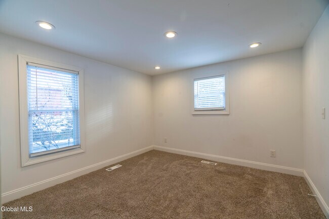 Building Photo - 288 Church St