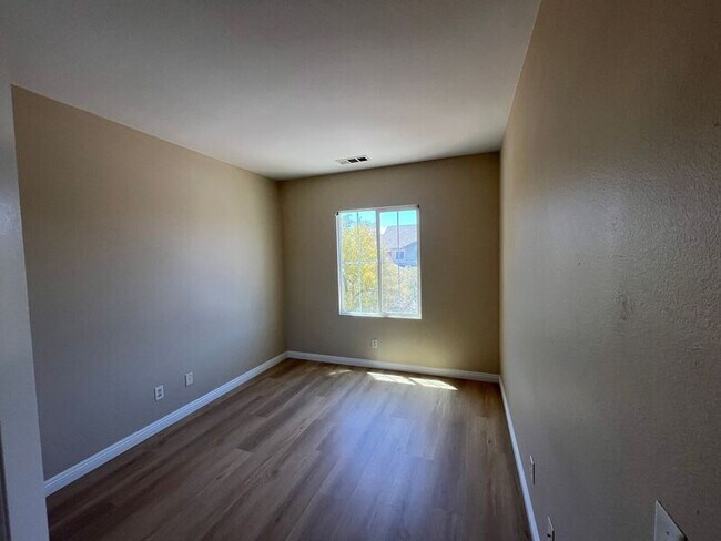 Building Photo - 31656 Rosales Ave
