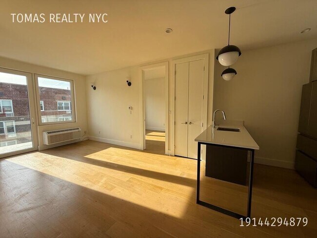 Building Photo - 3103 Sedgwick Ave