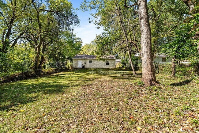 Building Photo - 10140 Earl Dr