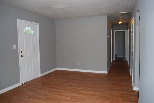 Building Photo - 6712 Stana Dr
