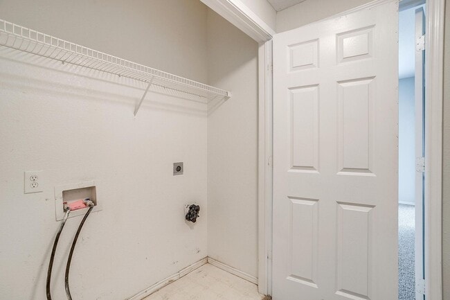 Building Photo - Nice 2 Bed, 2 Bath Second Story Condo Overlooking the Pool- 76107