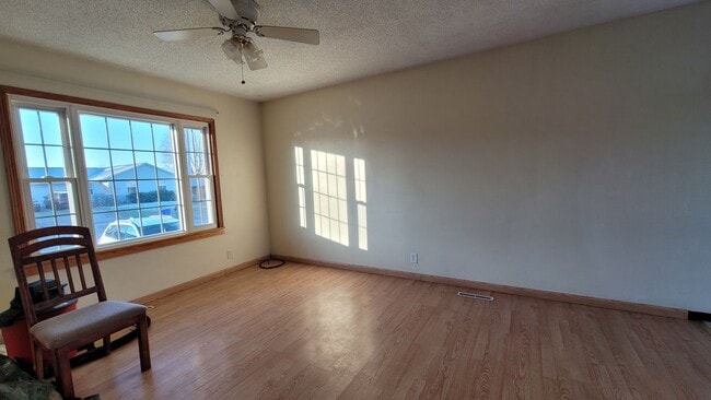 Building Photo - 4 bedroom 2 bath home in great SW location!