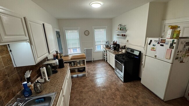 Building Photo - 66 Hall Ave