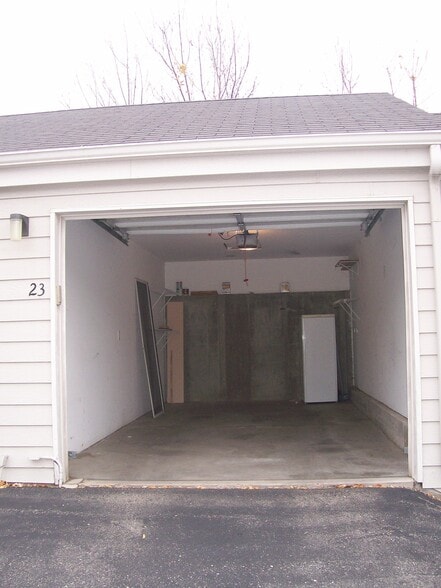 Building Photo - 2900 Ross Dr