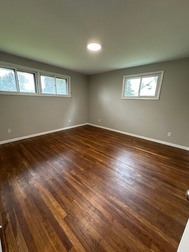 Building Photo - 683 Walton Ave