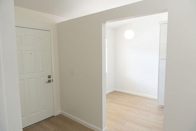 Building Photo - 602 Pinecrest Cir