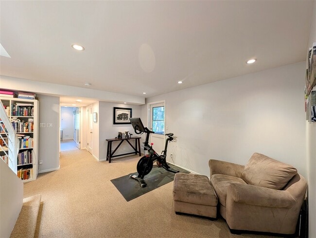 Building Photo - 10 Idalia Ct