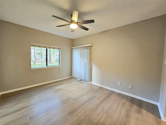 Building Photo - 3500 Tangle Brush Dr