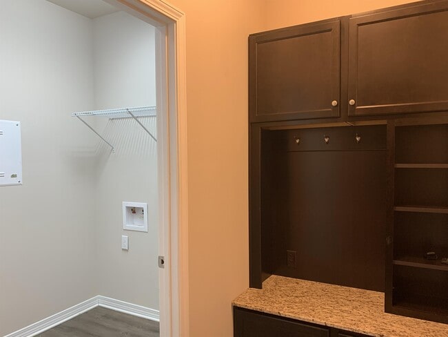 Building Photo - 8591 Prince Ct