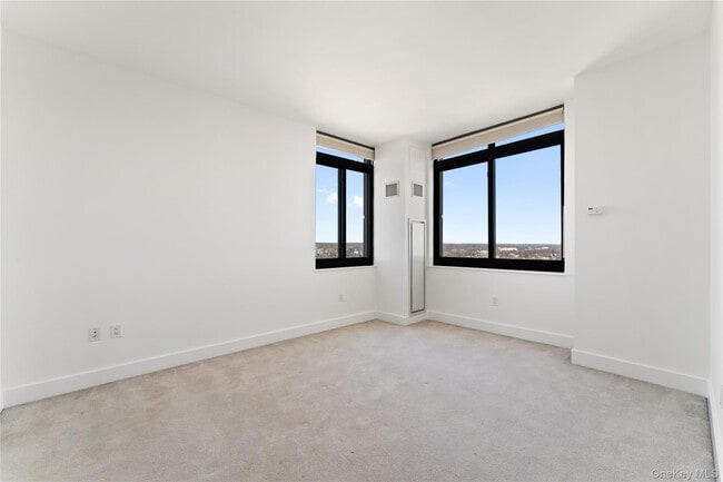 Building Photo - 175 Huguenot St