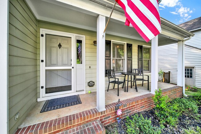 Building Photo - Spacious 4 Bed 2.5 bath Home in Davis Lake...