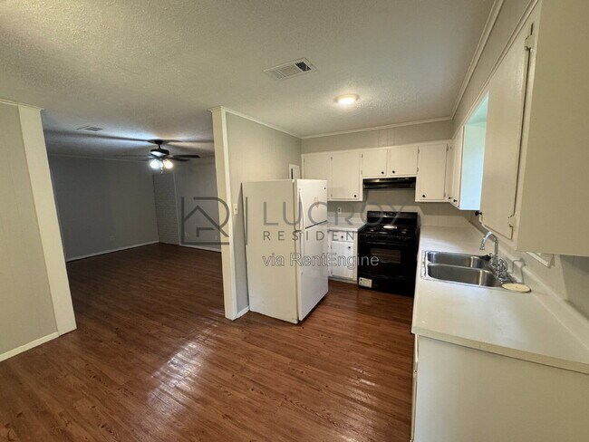 Building Photo - 327 Grover Cleveland Cir