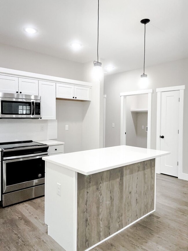 Primary Photo - 3 Bedroom 2 Full Bath HOUSE with GARAGE