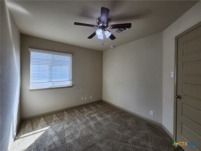 Building Photo - 789 Great Oaks Dr