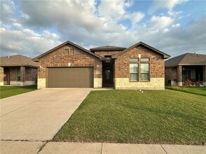 Building Photo - 1015 Santa Catalina St