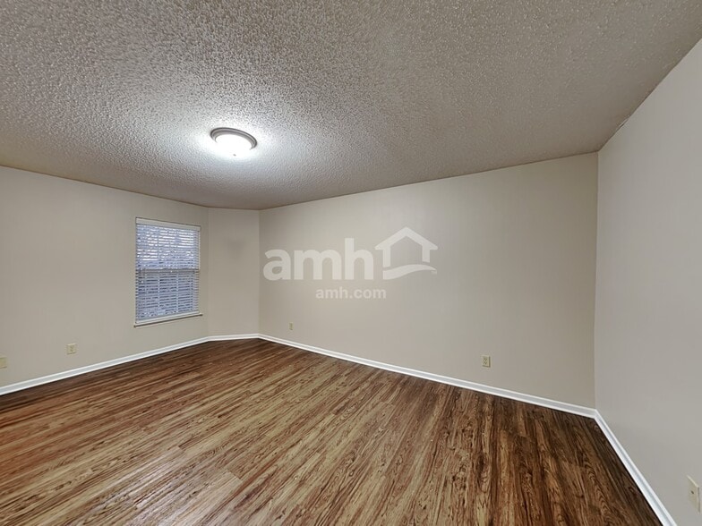 Building Photo - 8514 Bluff Point Dr