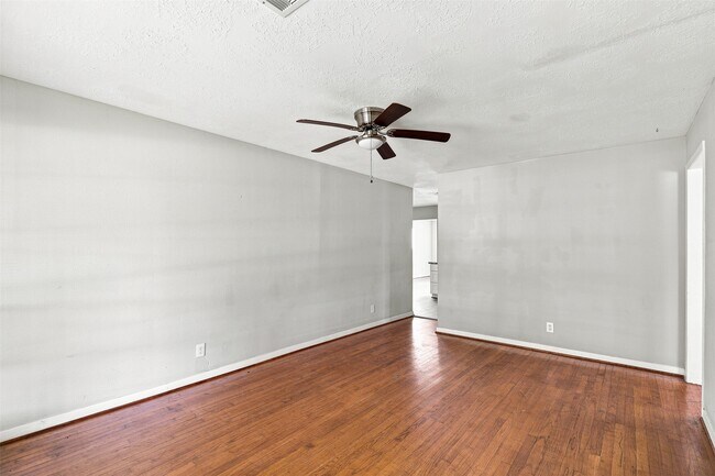 Building Photo - 509 Avenue J