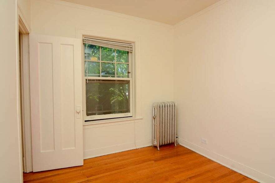 Building Photo - 4873 N Talman Ave