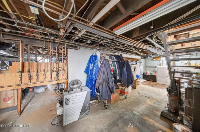 Building Photo - 266 River Rd