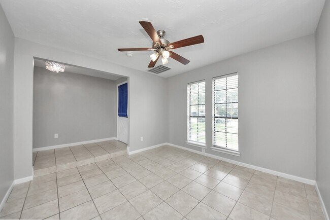Building Photo - 115 Squires Bend