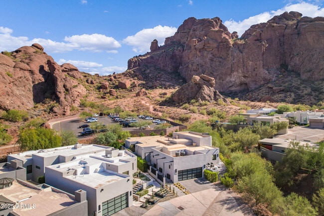 Building Photo - 5841 N Echo Canyon Cir