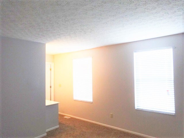 Building Photo - 15 E Woodfield