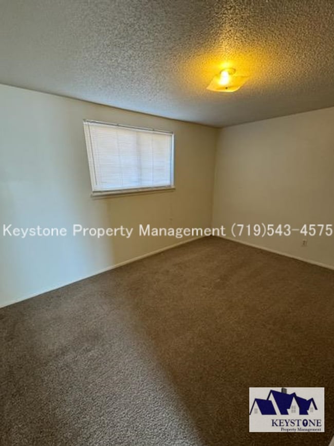 Building Photo - Lower Level Belmont 4-plex Apartment with ...