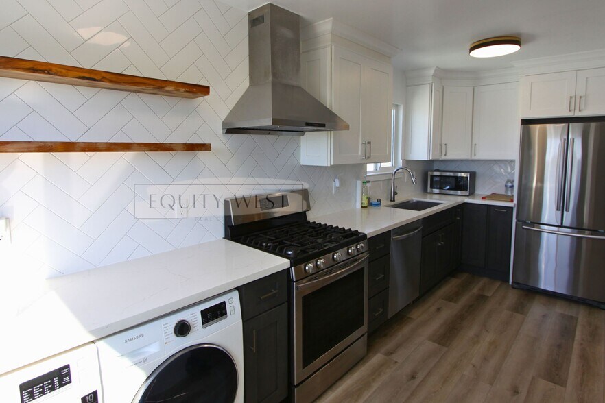 3506 - 3506 Suter St