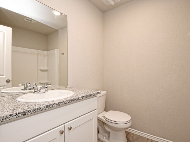 Building Photo - BEAUTIFUL 4BR/2BA - 1627 SF - WATERWHEEL!